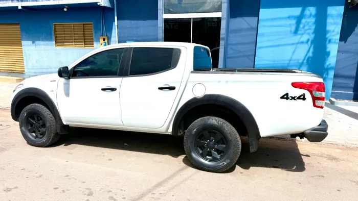 Mitsubishi L200 Tri. Outdo. GLS 2.4 CD 4X4 Die. AUT 2022