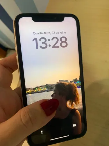 iPhone XR; com película do 13