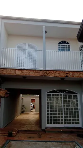 Sobrado em Guará/SP, sala, 5 Quartos, 4 suites, Lavabo, cozinha, piscina, hidromassagem