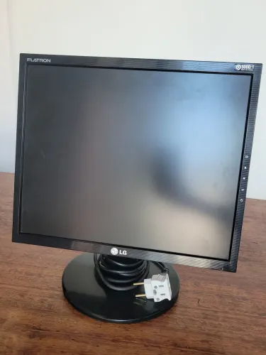 Monitor LG 17 polegadas, 60hz.