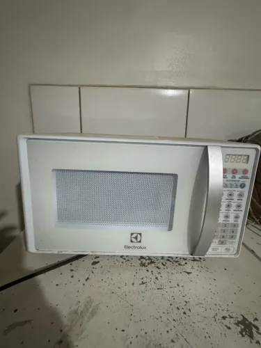 Micro-ondas MTO30 20L Com Função Tira Odor e Descongelar Cor Branco Electrolux