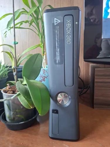 Xbox 360 4 gb + controle + Kinect + 6 jogos