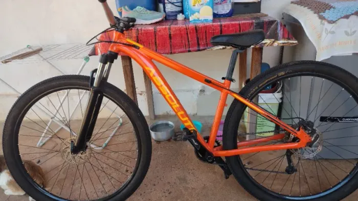 Bicicleta absolute Nero quadro laranja