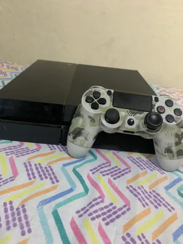 PS4 fat usado 2 manetez