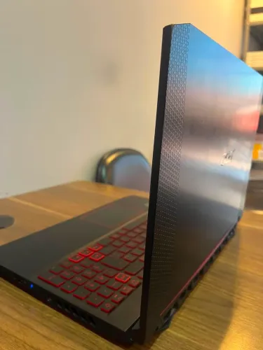Nitro i5