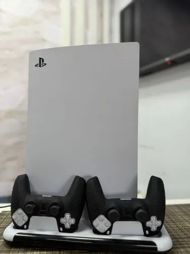 PS5 825GB 2 CONTROLES ?R$ 3.399