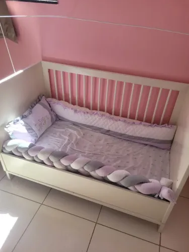 Berço que vira cama