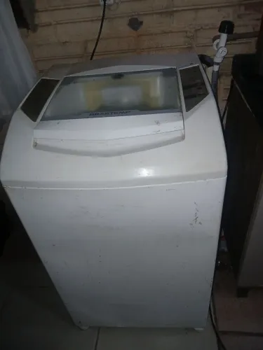 Máquina de lavar roupas. Brastemp 