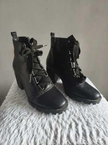 Coturno feminino 
