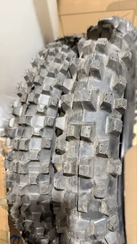 Pneu de moto Cross