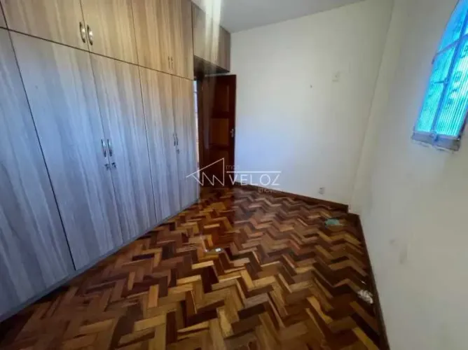 Apartamento : / Residencial / Glória