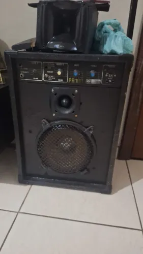 VENDO ESSA CAIXA AMPLIFICADA