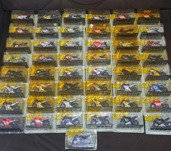 Coleção Valentino Rossi - Marca LéoModels 1:18 c/ 49 modelos