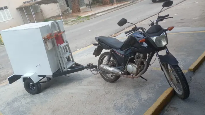 Moto com semi reboque por apenasR$15000