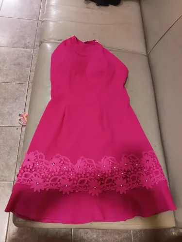 VENDO VESTIDO CURTO ROSA COM PEROLAS