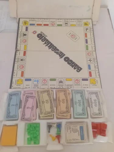 Jogo de tabuleiro banco Imobiliário edição 1989. Completo.