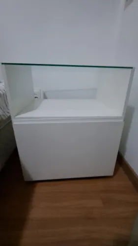 Criado-mudo em MDF