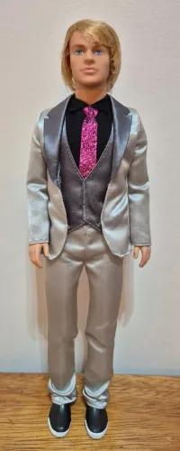 Boneco Ken Barbie Moda e Magia (2010) Conservado