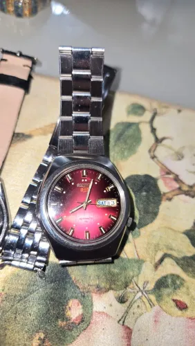 Seiko VERMELHO sunburst 