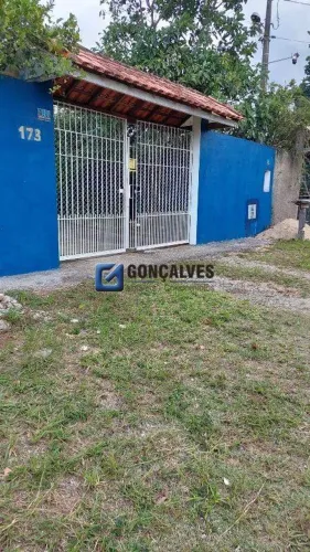 Casa Residencial em Peruíbe - 5 Quartos (1 Suíte) com Porcelanato