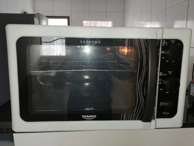 Vendo esse forno Dako de 44 litros