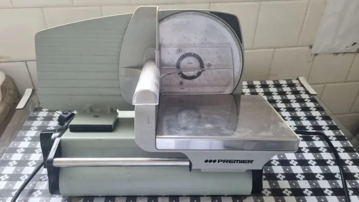 Máquina de fatiar frios