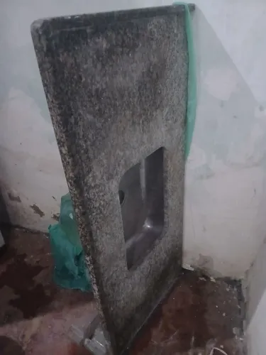 Uma pia a vendo aqui no Tenente jardim SG