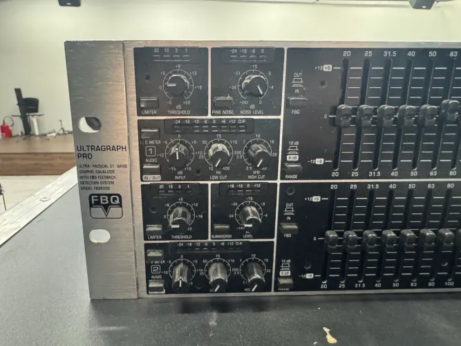 Equalizador paramétrico Behringer FBQ6200