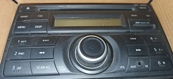 Rádio Carro Livina