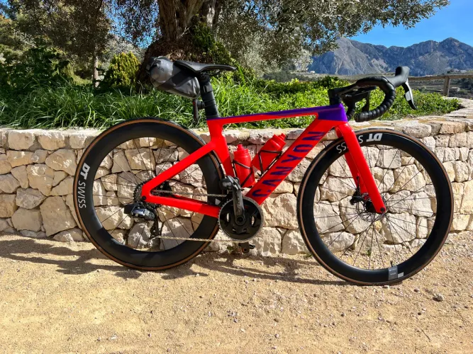Bicicleta speed de carbono de alta gama CANYON AEROAD CF SLX 8 eTap - 2XS