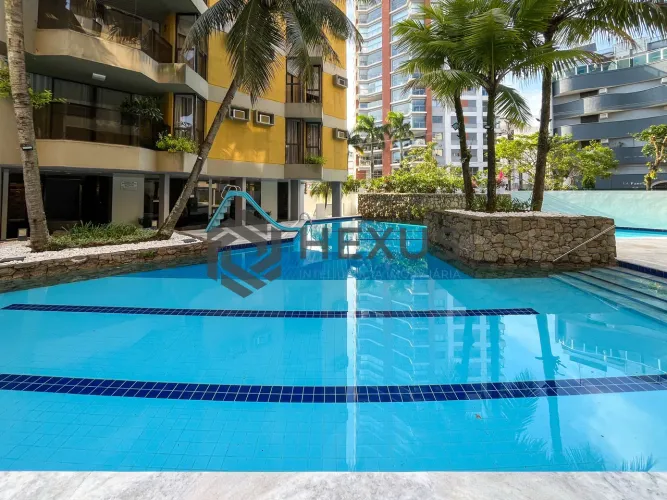 Apartamento com varanda e lazer na região do Aquário na Praia da Enseada, Guaruja