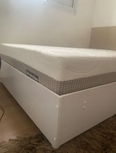 Cama com colchão seminovo