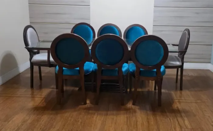 Mesa de jantar com 8 cadeiras