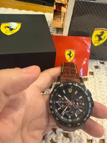 Relógio Ferrari Chronograph modelo 0830045 máquina panerai