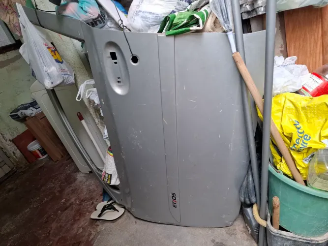 Porta toyota etios lado esquerdo motorista. 