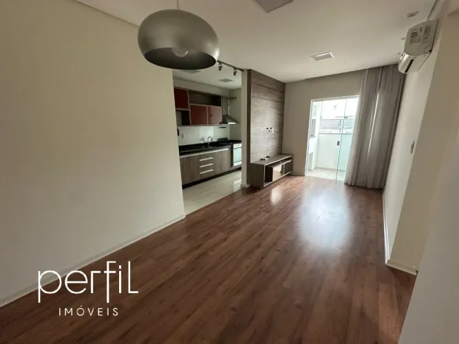Apartamento à venda em Joinville-SC, Bairro Bom Retiro. 2 quartos, 1 suíte, 2 salas, 2 ban