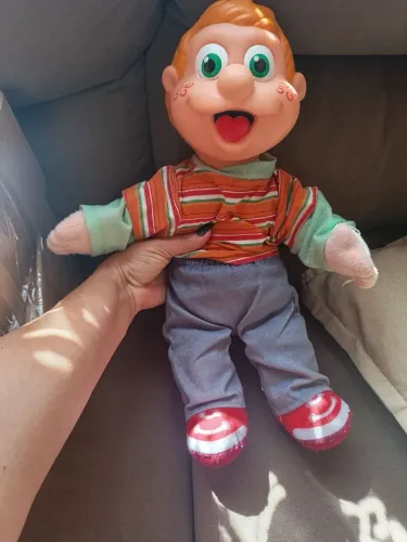 Boneco Júlio cocoricó.