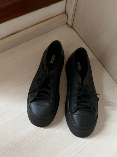 Tênis Melissa preto - estilo moderno e confortável