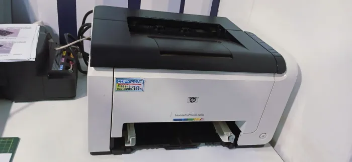 Impressora laserjet Hp cp 1025 colorida