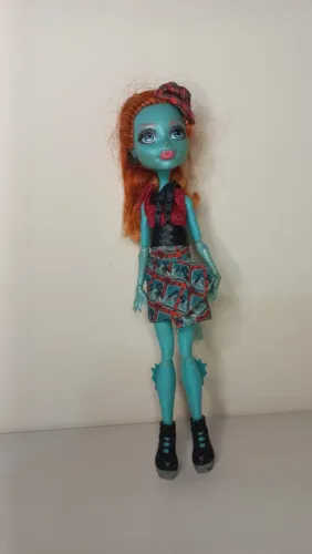 Monster High Lorna McNessie Exchange Program