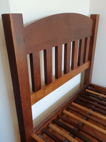 Cama de solteiro | IMPECÁVEL | madeira maciça | Imbuia | Móveis Gramado