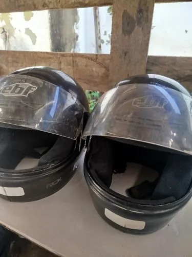 Dois capacetes ebf tam:58