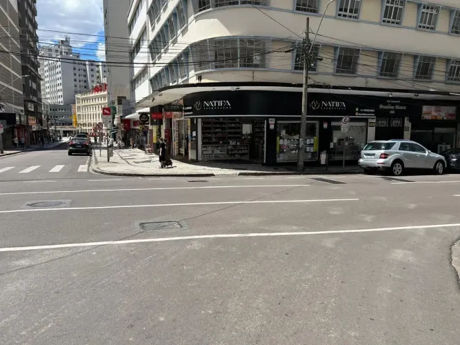 Ponto comercial/Loja/Box para aluguel com 100 metros quadrados em Centro - Curitiba - Para