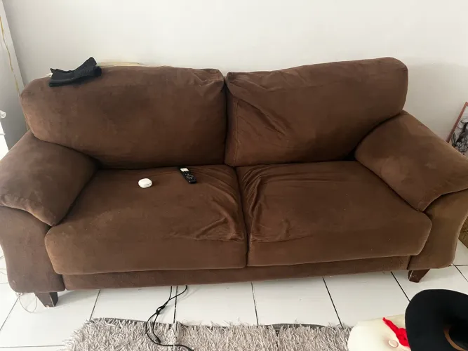 Sofá de molas, sem rasgos em perfeito estado 