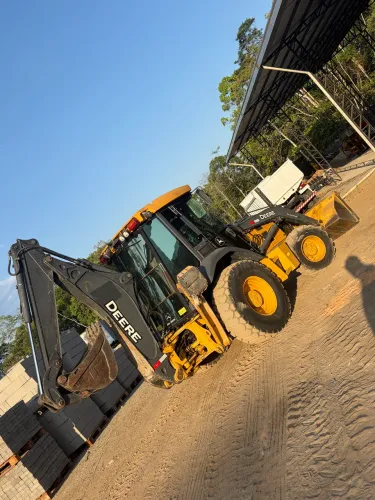 Retro escavadeira Jhon Deere 2022
