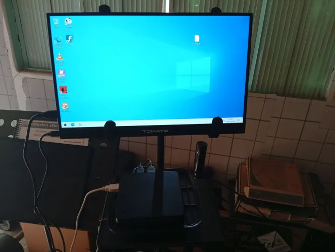Mini Pc Intel. N3350 1.10 GHz. 6Gb RAM. Ssd mvave 250 Gb+60. Monitor Tomate 15.5+Mouse SF.