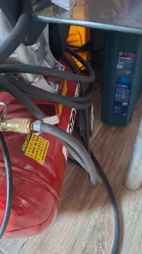 Vendo esse compressor zerado e um martelete