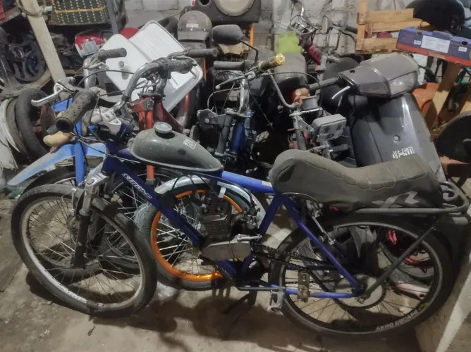 Bicicleta motorizada funcionando