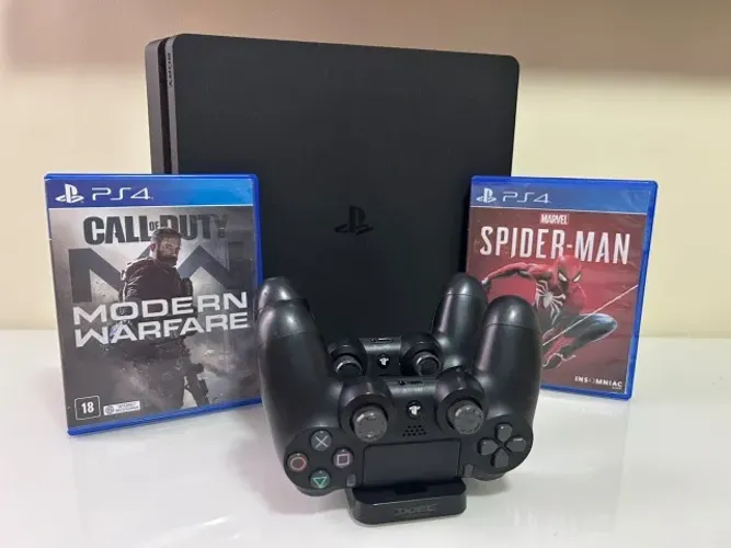 PlayStation 4 SLIM 1T + 2 Controles + 2 Jogos
