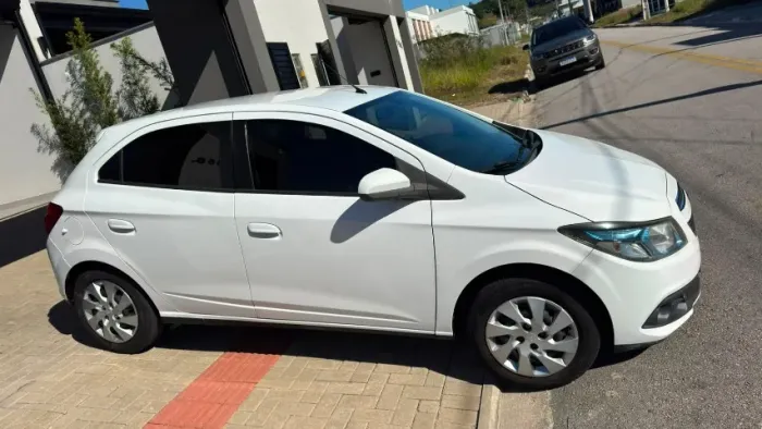 Chevrolet Onix Hatch LT 1.4 8V Flex Power Mec. 4P 2015